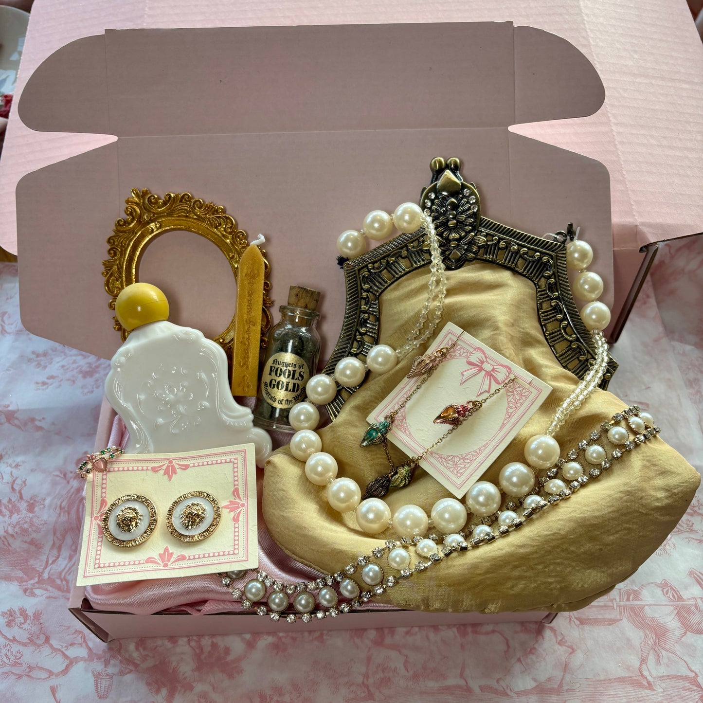 Vintage Christmas Gift Box-The Gold Bundle