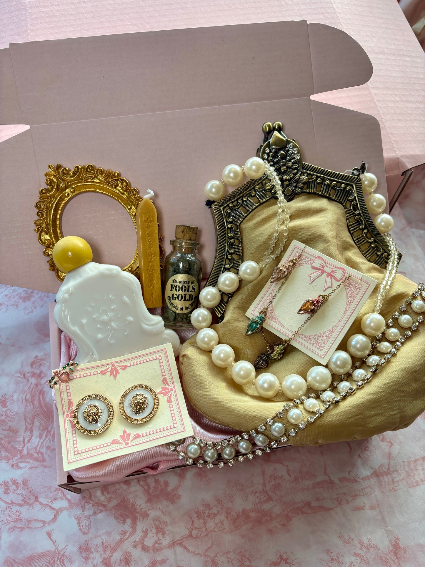 Vintage Christmas Gift Box-The Gold Bundle