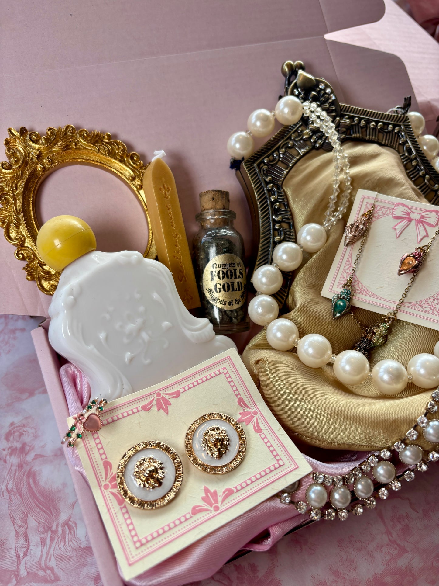 Vintage Christmas Gift Box-The Gold Bundle