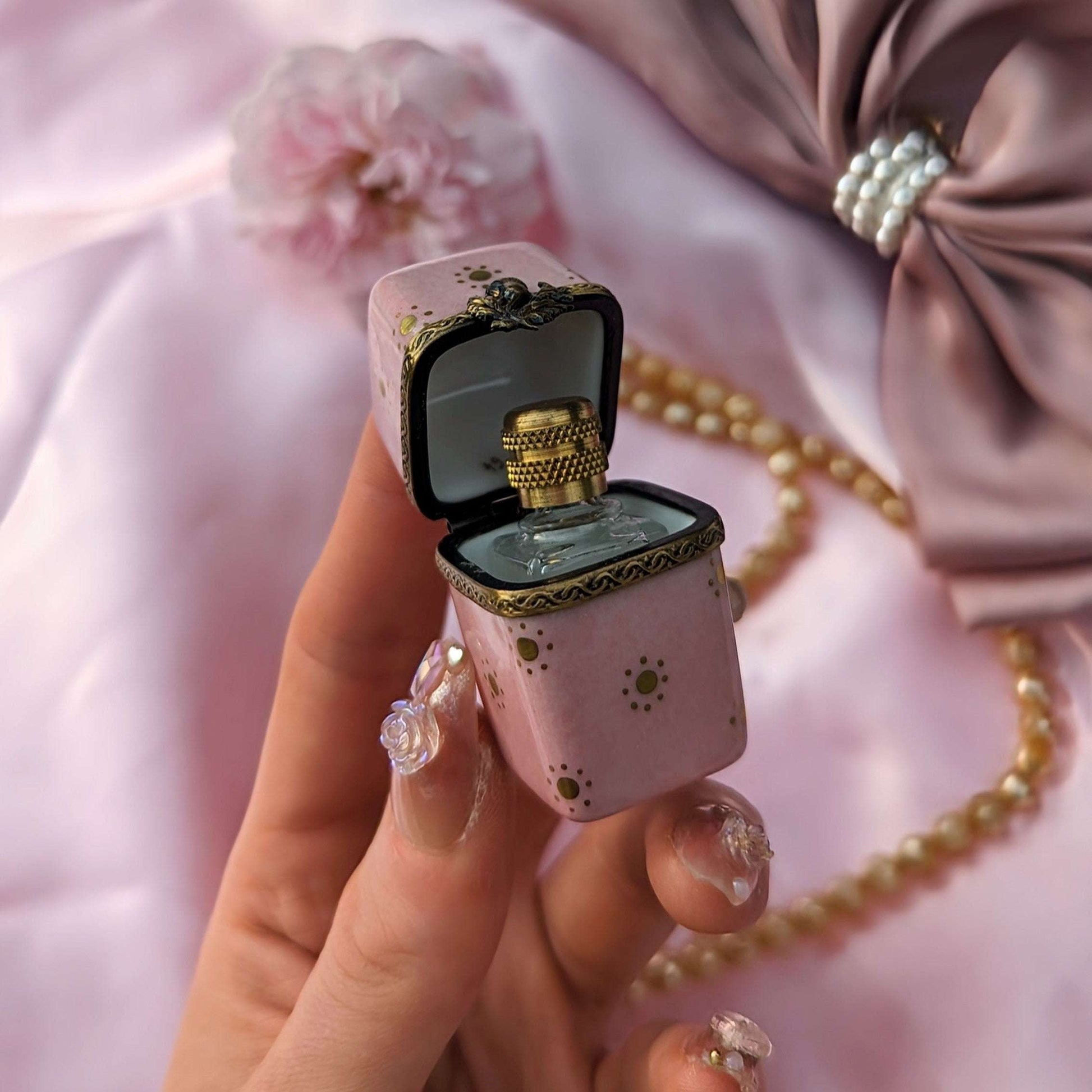 Vintage Perfume Bottle Carrier