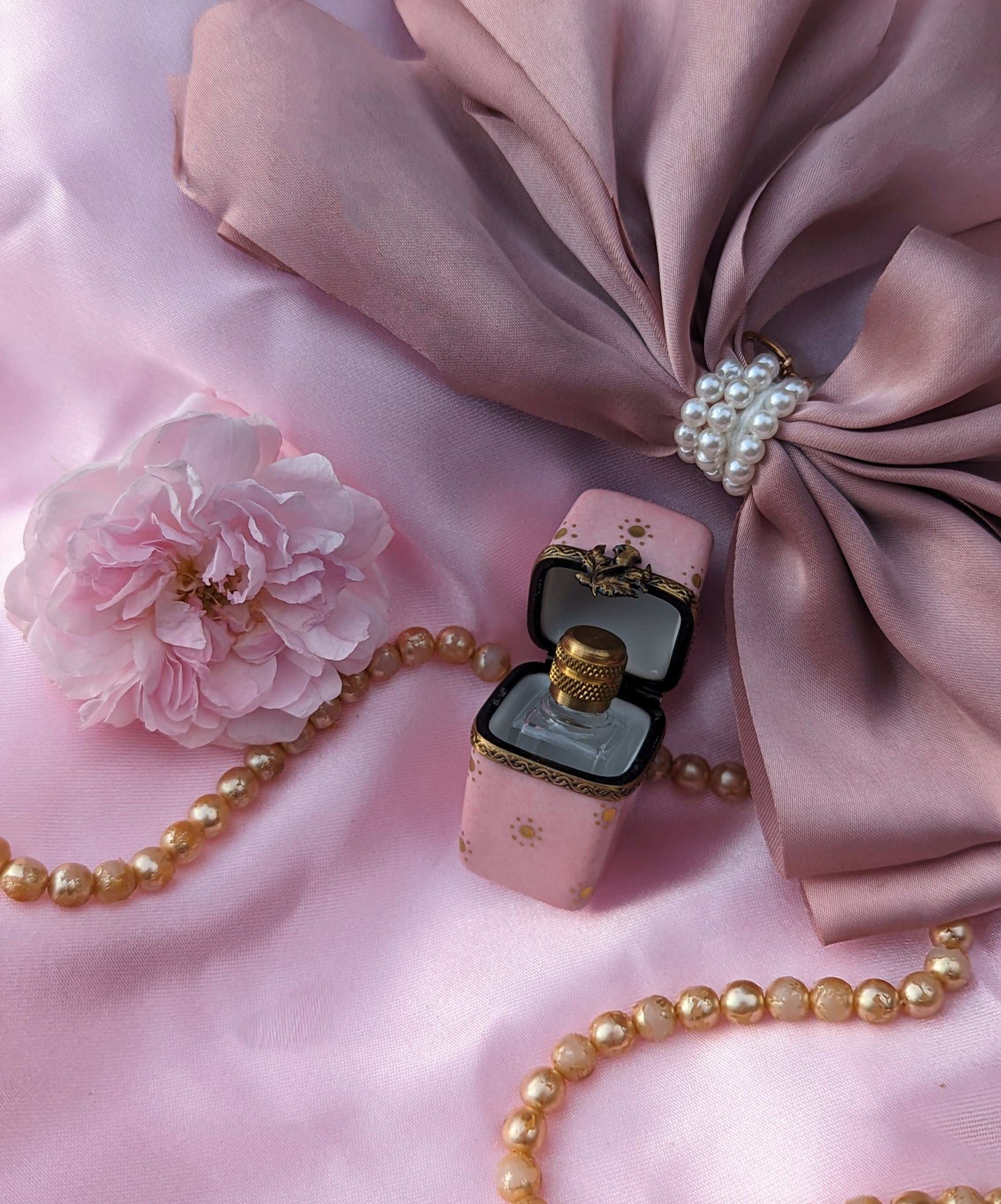 Vintage Perfume Bottle Carrier