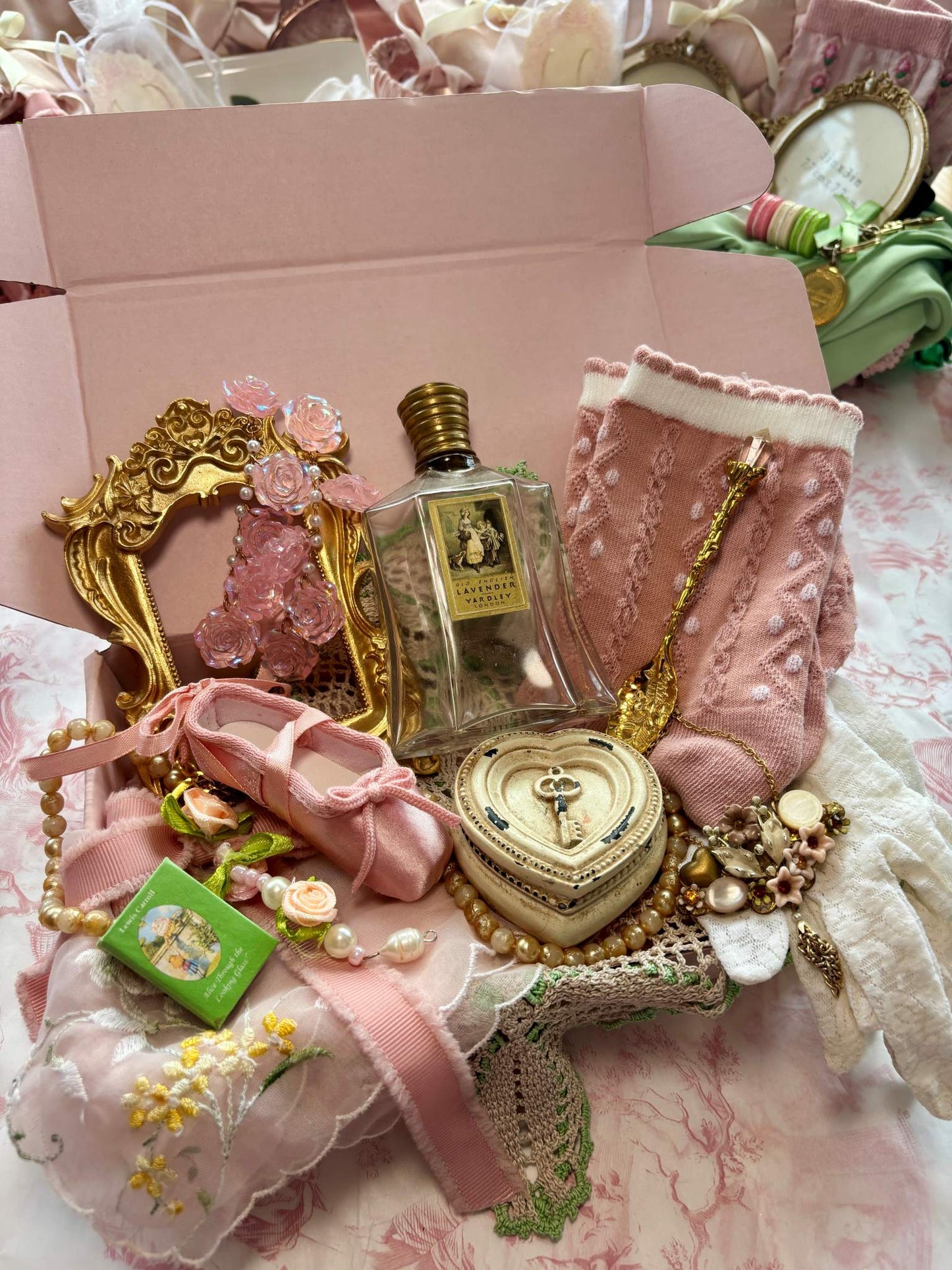 Vintage Christmas Gift Box- Parisian Pink